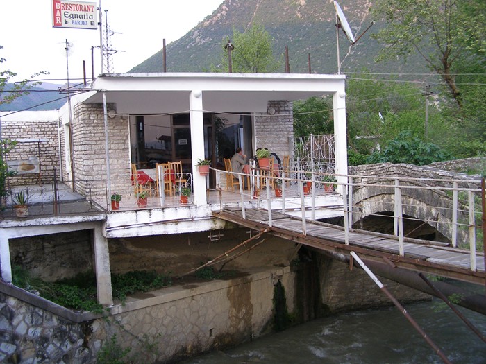 Osmanische Brcke und Restaurant bei Labinoth