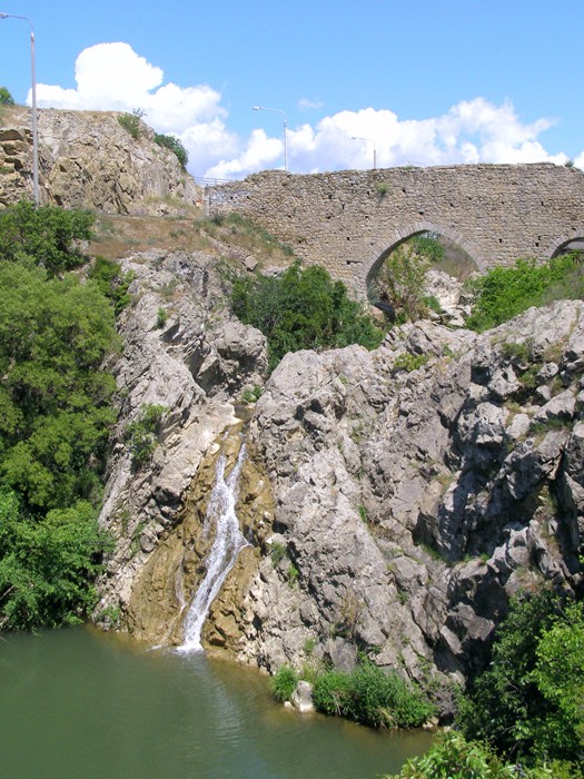 bei Feres, osmanische  Brücke, Wasserfall